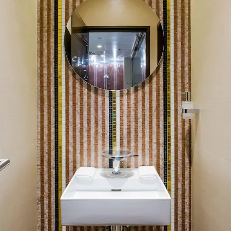 Prestige Hotel 4*