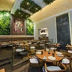 Prestige Hotell 4*